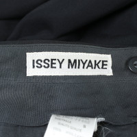 Issey Miyake Anzug aus Wolle in Schwarz