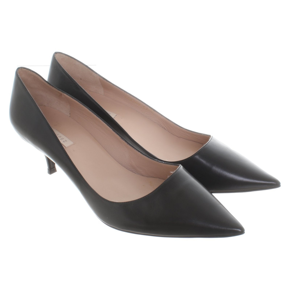 Pura Lopez pumps made of leather