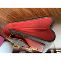 Louis Vuitton Umhängetasche aus Canvas in Rot
