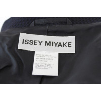 Issey Miyake Jacke/Mantel aus Wolle in Grau