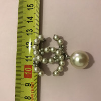 Chanel Brooch Pearls in Gold