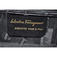 Salvatore Ferragamo Umhängetasche aus Leder in Schwarz