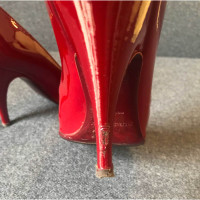 Burberry Pumps/Peeptoes aus Lackleder in Rot