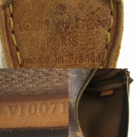 Louis Vuitton Pochette aus Canvas in Braun