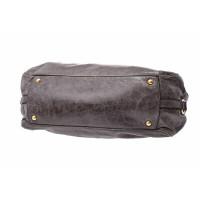 Miu Miu Handtasche aus Leder in Grau