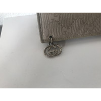 Gucci Täschchen/Portemonnaie aus Leder in Silbern