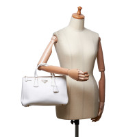 Prada Sac à main en Cuir en Blanc