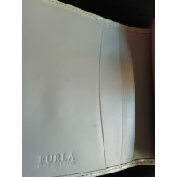Furla Täschchen/Portemonnaie aus Leder in Grau