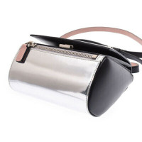 Givenchy Pandora Bag aus Leder in Silbern