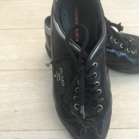 Prada Chaussures de sport en Cuir verni en Noir
