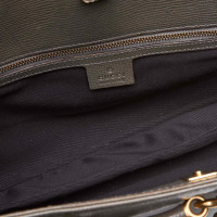 Gucci Handtasche aus Leder in Grau