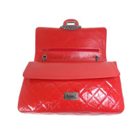 Chanel Classic Flap Bag in Pelle verniciata in Rosso