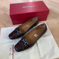 Salvatore Ferragamo Slippers/Ballerinas Leather in Brown