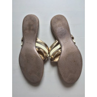 Prada Slipper/Ballerinas aus Leder in Gold