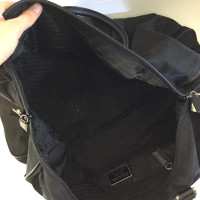 Prada Handtasche aus Canvas in Schwarz