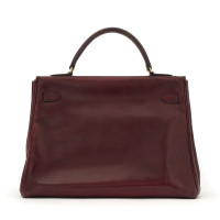 Hermès Kelly Bag aus Leder in Bordeaux