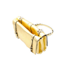 Prada Umhängetasche aus Leder in Gold