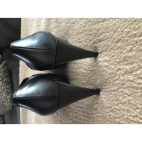 Stuart Weitzman Pumps/Peeptoes Leather in Black