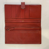 Hermès Täschchen/Portemonnaie aus Leder in Rot