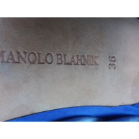 Manolo Blahnik Pumps/Peeptoes aus Wildleder in Blau