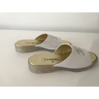 Chanel Sandalen aus Leder in Beige