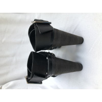 Vera Wang Sandalen aus Leder in Schwarz