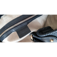 Gucci Handtasche aus Leder in Schwarz