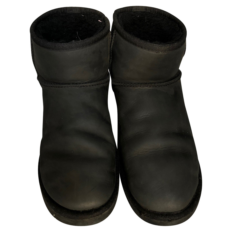 Ugg Australia Stiefel aus Leder in Schwarz