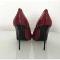 Saint Laurent Pumps/Peeptoes Lakleer in Rood