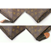 Louis Vuitton Clutch aus Canvas in Braun