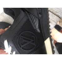 Louis Vuitton Sneakers aus Leder in Schwarz