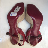 Yves Saint Laurent Sandalen aus Leder in Bordeaux