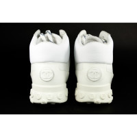 Chanel Sneaker in Pelle verniciata in Bianco