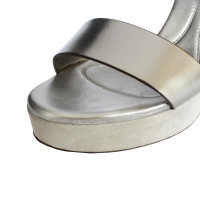 Saint Laurent Sandalen aus Leder in Silbern