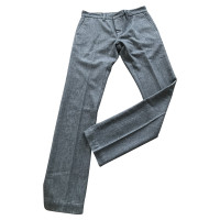 Closed trousers made of wool