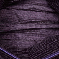 Prada Umhängetasche aus Leder in Violett