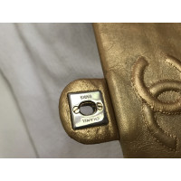Chanel Umhängetasche aus Leder in Gold
