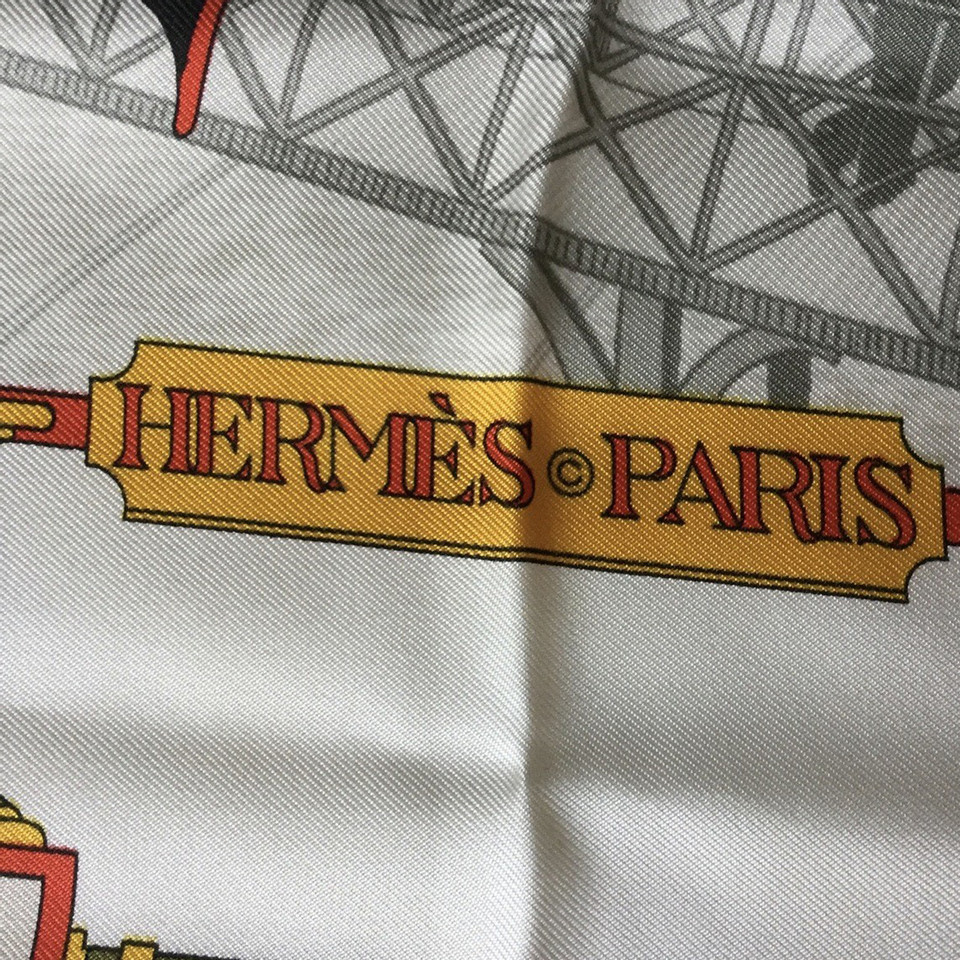 Hermès Carré 90x90 aus Seide in Oliv