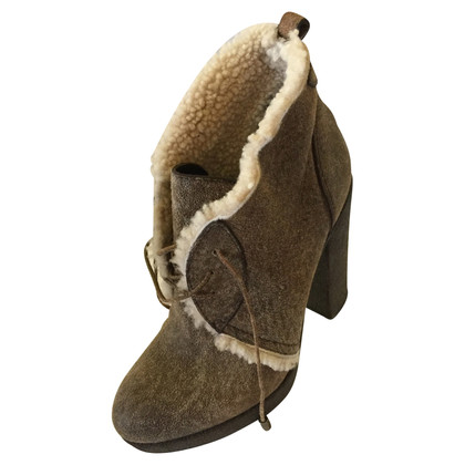 Moncler Ankle boots Fur in Beige