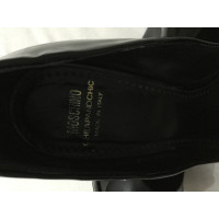 Moschino Cheap And Chic Pumps/Peeptoes aus Lackleder in Schwarz