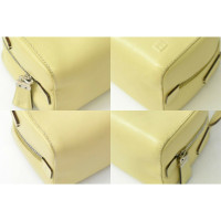 Bally Handtasche aus Leder in Gelb