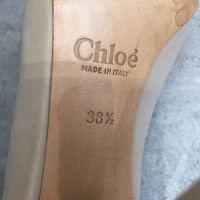 Chloé Pumps/Peeptoes aus Leder in Beige