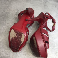 Saint Laurent Sandalen aus Leder in Rot