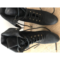 Louis Vuitton Ankle boots Suede in Black