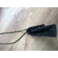 Chanel Classic Flap Bag aus Wildleder in Schwarz
