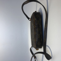 Louis Vuitton Umhängetasche aus Canvas in Braun