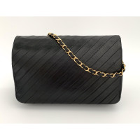 Chanel Borsa a tracolla in Pelle in Nero