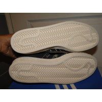 Adidas Sneaker in Pelle scamosciata in Grigio