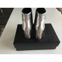 Saint Laurent Stiefeletten aus Leder in Silbern