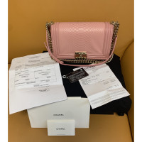 Chanel Boy Bag aus Leder in Rosa / Pink